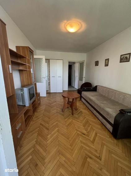 Apartament cu 3 camere semidecomandat în Tătărași