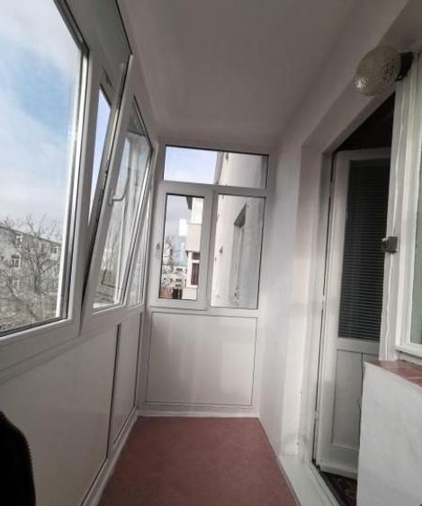 Apartament cu 3 camere semidecomandat în Km 4-5