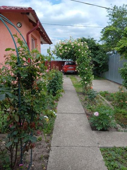 Casă cu 3 camere în Brătășanca