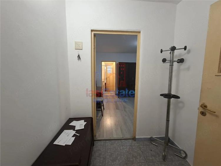 Apartament cu 2 camere semidecomandat în Filiași