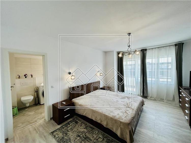 Apartament cu 4 camere nedecomandat în Piața Cluj