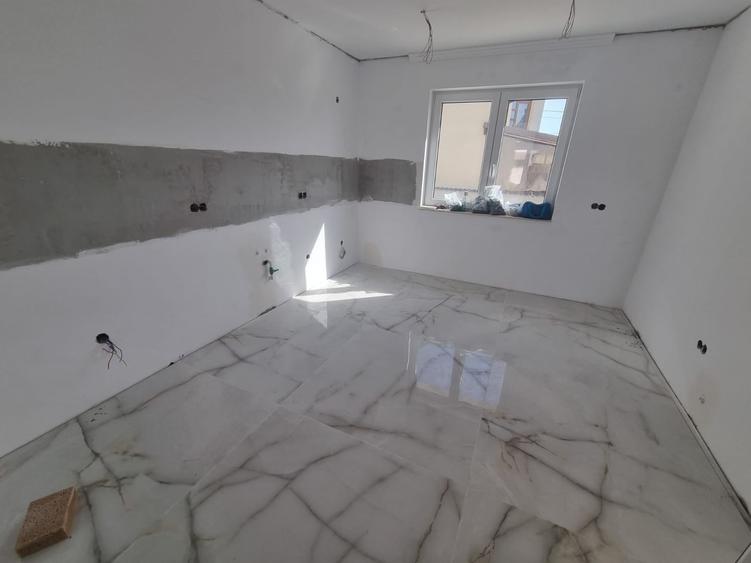 Casă individuală cu 6 camere cu Teren 350 Mp în Cetate