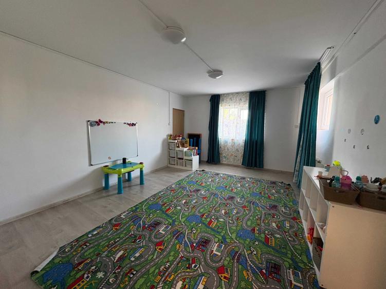 Spațiu comercial, de 300 mp, în Cug