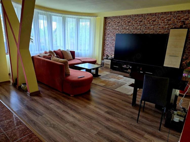 Casă cu Teren 885 Mp în Găgeni