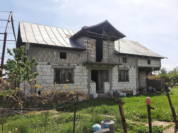 Casă cu Teren 900 Mp în Căteasca