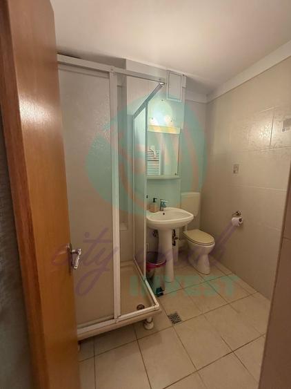 Apartament cu 4 camere decomandat în Decebal