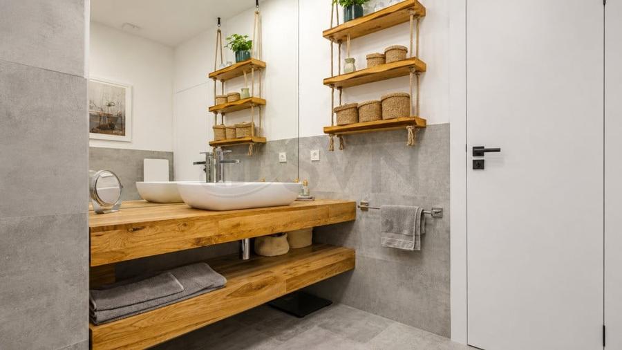 Apartament cu 3 camere semidecomandat în Iancu Nicolae