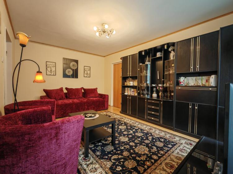Apartament cu 3 camere semidecomandat în Titan