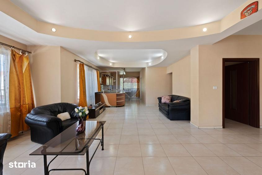 Apartament cu 3 camere în Intim