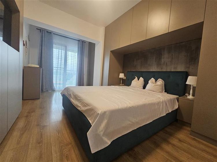 Apartament cu 3 camere semidecomandat, mobilat în Central