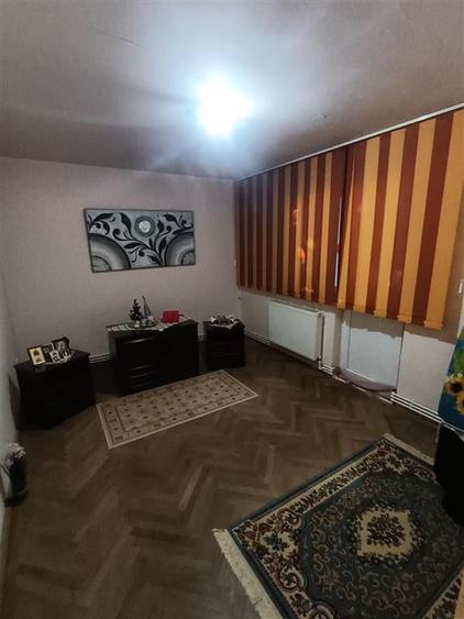 Apartament cu 3 camere decomandat în Apollo