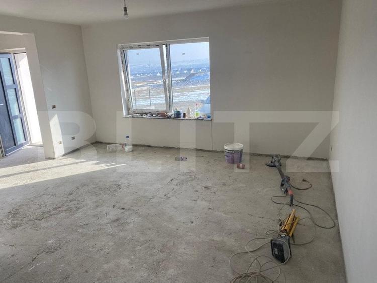 Duplex cu 4 camere cu Canalizare în Exterior Sud