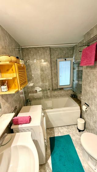 Apartament cu 3 camere semidecomandat în Dacia