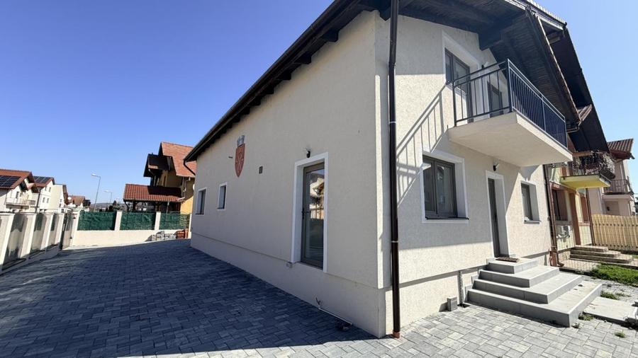 Casă cu 5 camere cu Teren 300 Mp în Tineretului