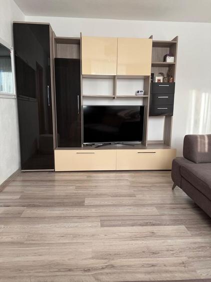 Apartament cu 2 camere semidecomandat în Teilor