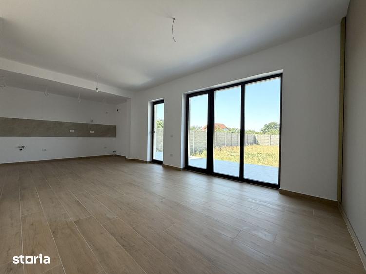 Casă cu 4 camere cu Teren 350 Mp în Sânandrei