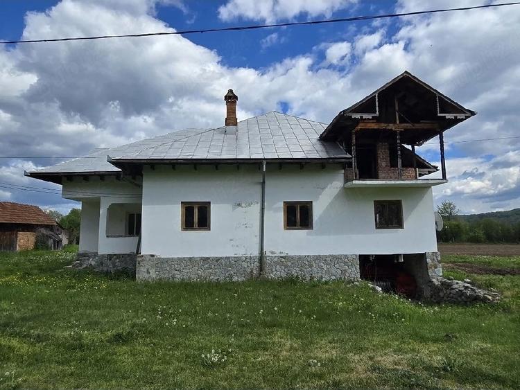 Casă cu Teren 20000 Mp în Pociovaliștea