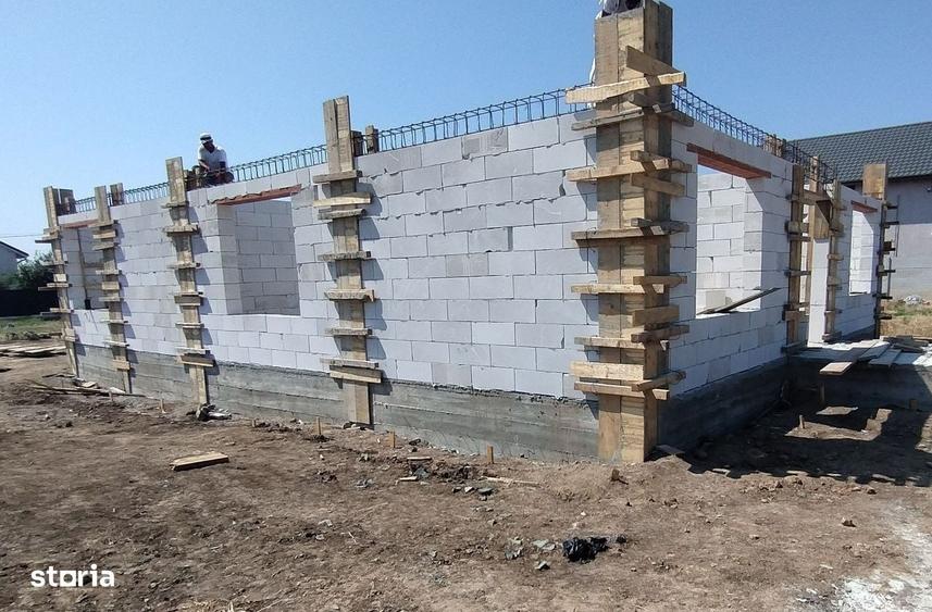 Casă cu 4 camere în Centură