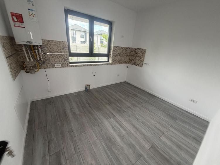 Casă individuală cu 4 camere cu Canalizare în Central