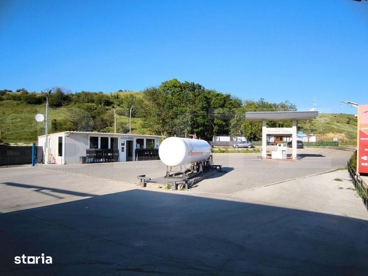 Spațiu comercial, de 450 mp, în Radovan