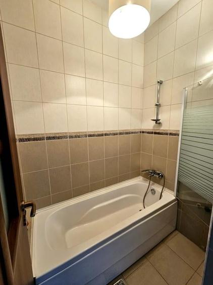 Apartament cu 3 camere decomandat, mobilat în Ferme