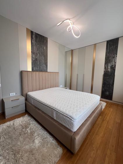 Apartament cu 3 camere semidecomandat în Herăstrău