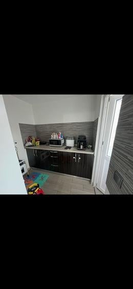Apartament cu 4 camere în Romanești