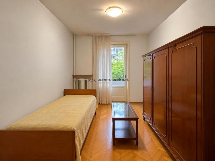 Apartament cu 3 camere semidecomandat în Floreasca