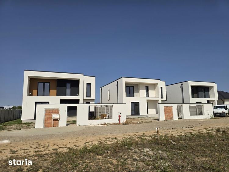 Casă cu 4 camere cu Teren 620 Mp în Sânmartin