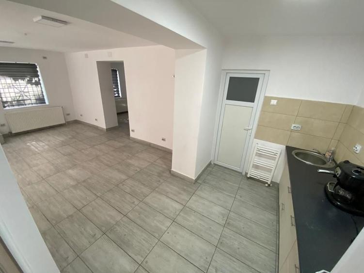 Apartament cu 6 camere nedecomandat, mobilat în Mărășești
