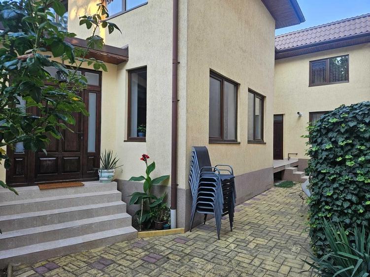 Casă cu 4 camere cu Teren 300 Mp în Domenii