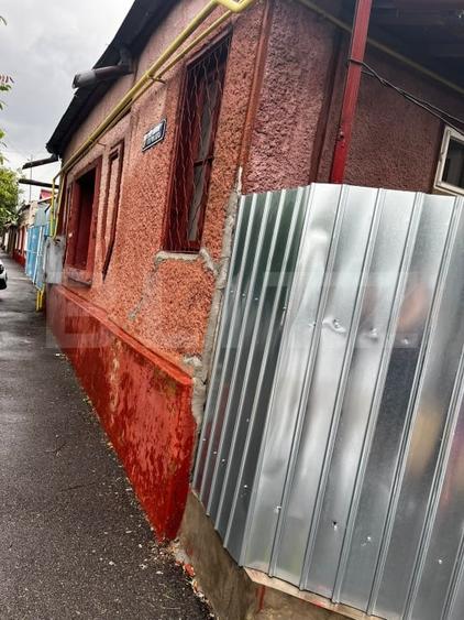 Casă individuală cu 3 camere cu Canalizare în Piața Centrală