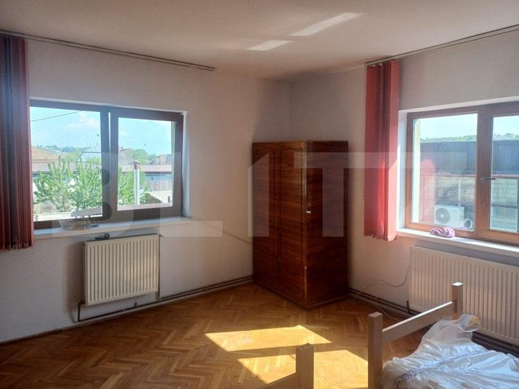 Casă individuală cu 9 camere cu Canalizare în Nord-Vest