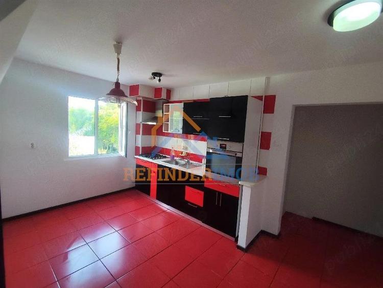 Apartament cu 3 camere semidecomandat în Brâncoveanu