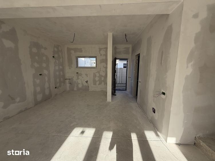 Casă cu 4 camere cu Teren 250 Mp în Central