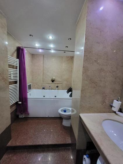Apartament cu 3 camere semidecomandat în Decebal
