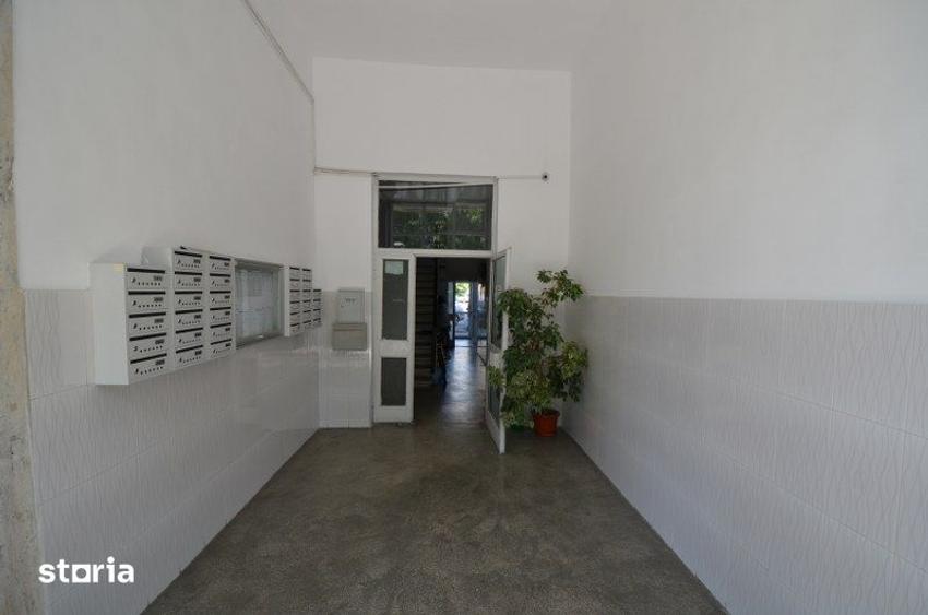 Garsonieră decomandată în Cantacuzino