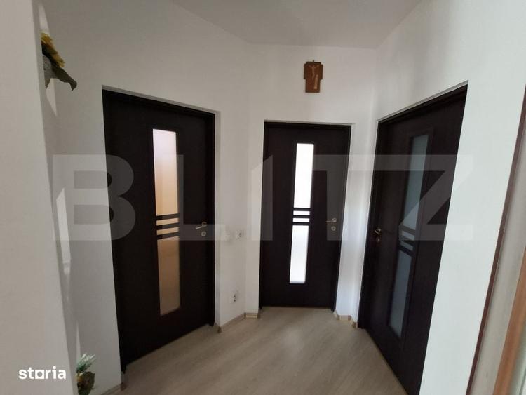 Apartament cu 3 camere semidecomandat în Micro 16