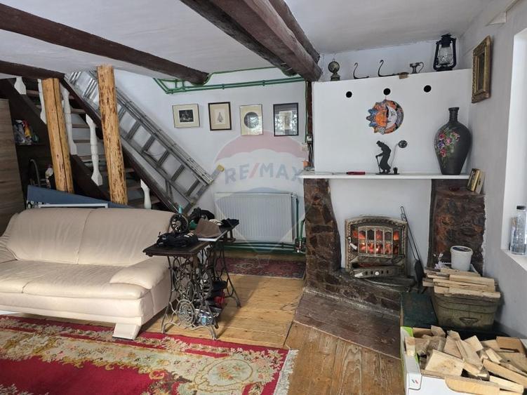 Casă cu 4 camere cu Teren 1166 Mp în Neagra Șarului