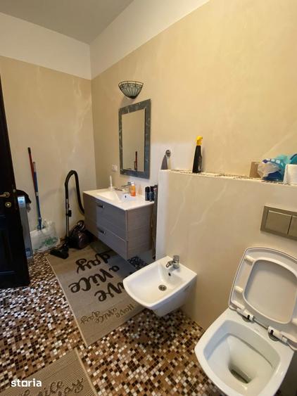 Proprietar vand apartament cu 2 camere, 69 mp, Hlincea - 9