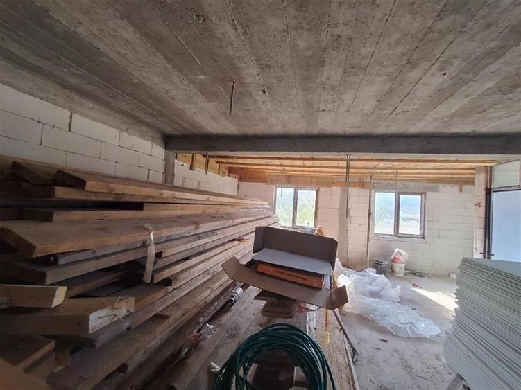 Casă individuală cu 4 camere cu Teren 3251 Mp în Sadova Veche
