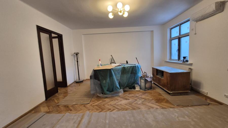 Apartament cu 4 camere decomandat în Eminescu