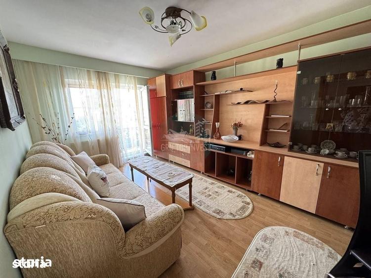 Apartament cu 3 camere decomandat în Valea Aurie