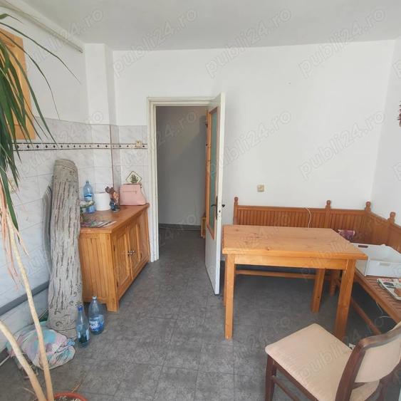 Apartament cu 3 camere în Viziru 1