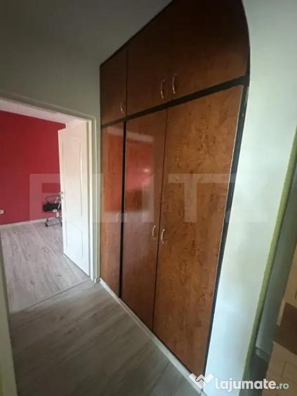Apartament cu 3 camere semidecomandat în Careiului