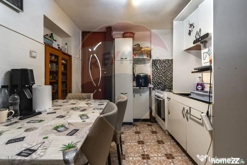 Casă cu 7 camere cu Teren 136 Mp în Schei