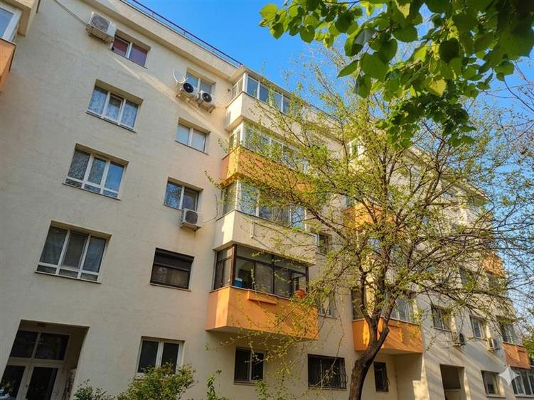 Apartament cu 3 camere decomandat în Aviației