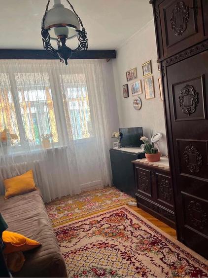 Apartament cu 4 camere nedecomandat în Crihala