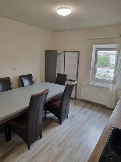 Apartament cu 2 camere semidecomandat în Soarelui