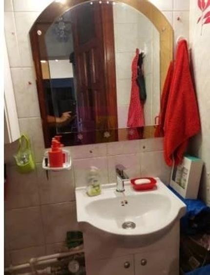 Apartament cu 3 camere semidecomandat în Sebastian